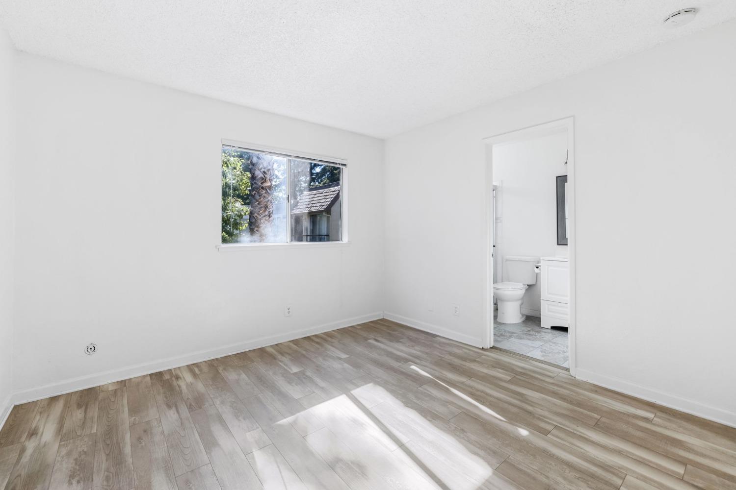 100 Balcaro Way 40
