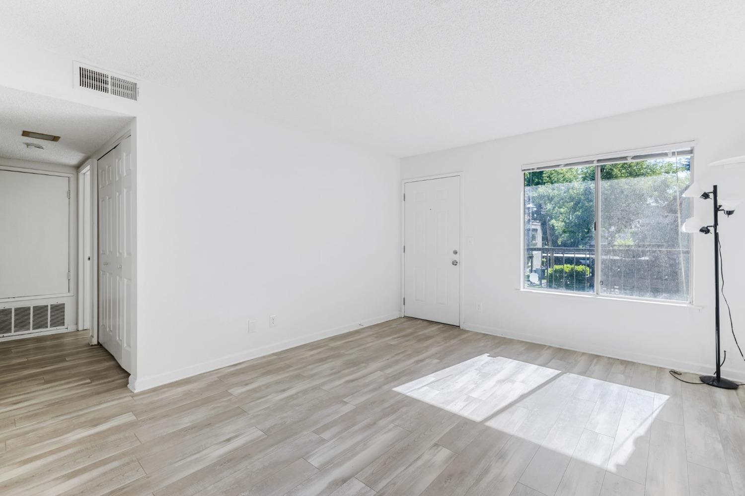 100 Balcaro Way 40