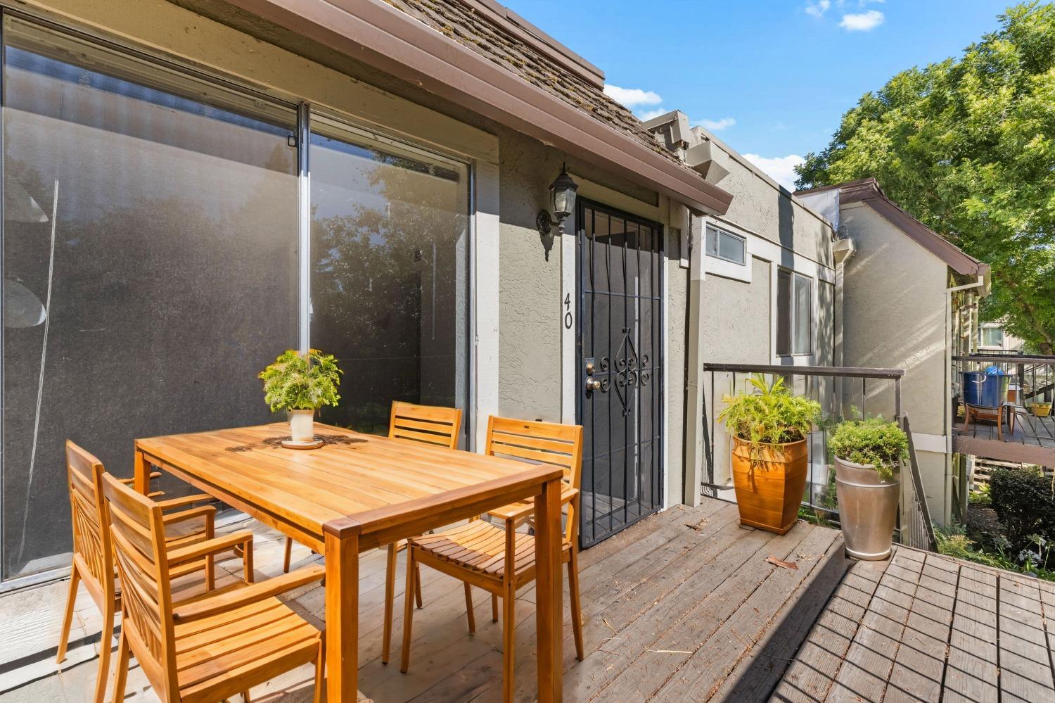 100 Balcaro Way 40
