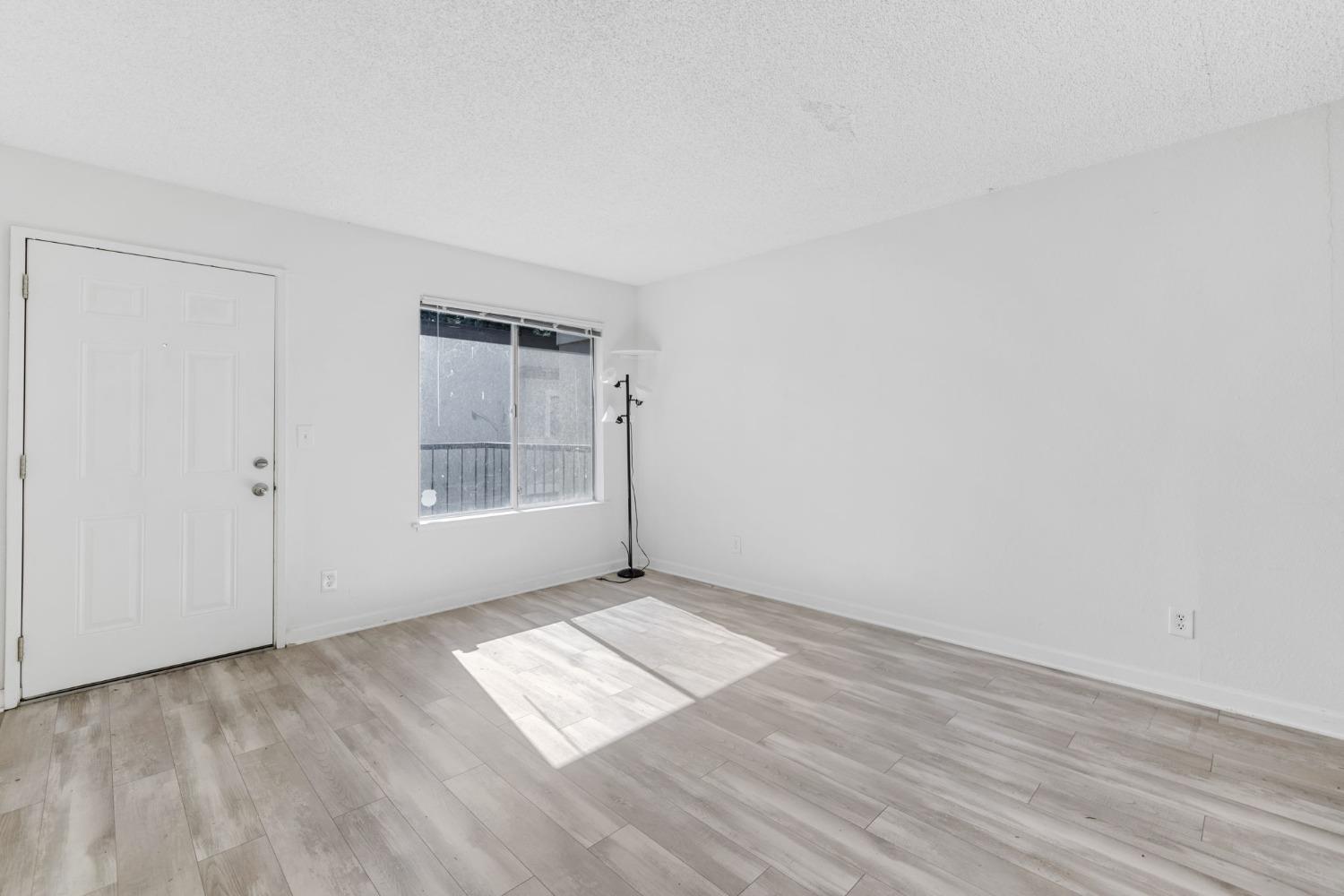 100 Balcaro Way 40