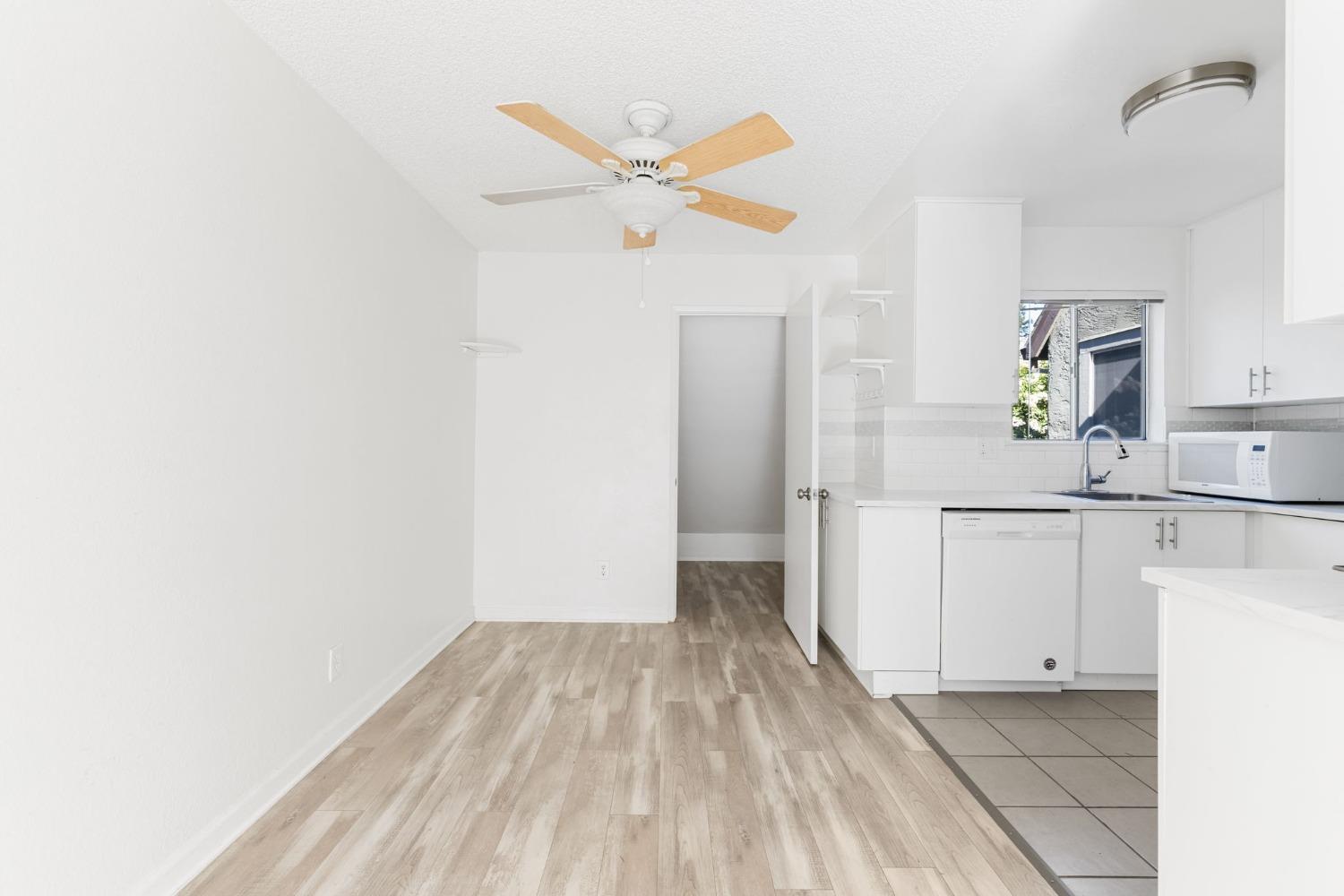 100 Balcaro Way 40