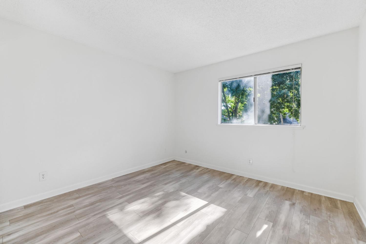 100 Balcaro Way 40