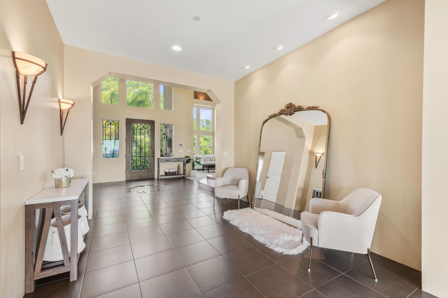 822 Sunnyslope Way