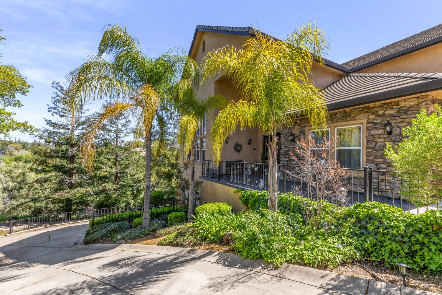 822 Sunnyslope Way