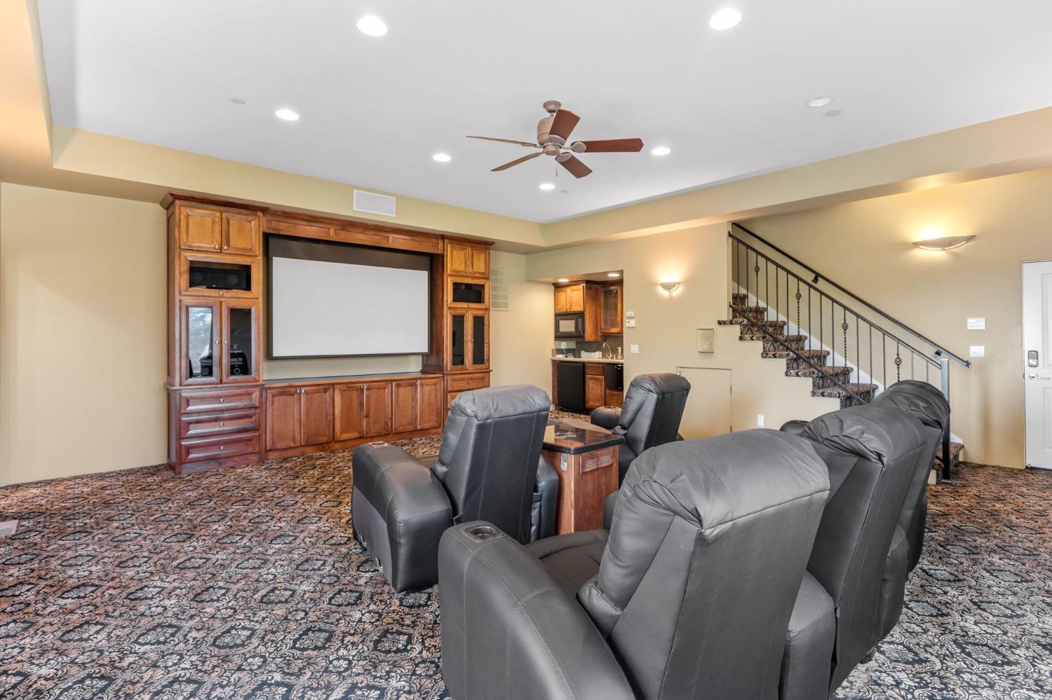 822 Sunnyslope Way