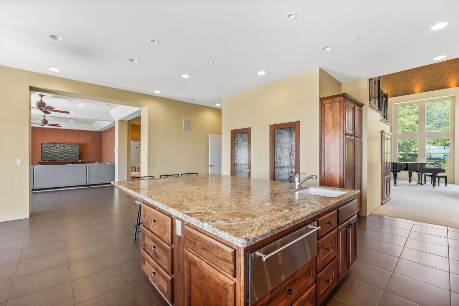 822 Sunnyslope Way