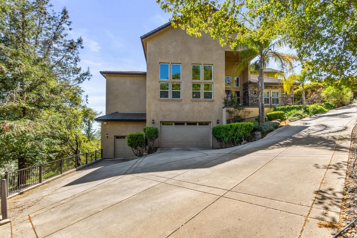 822 Sunnyslope Way