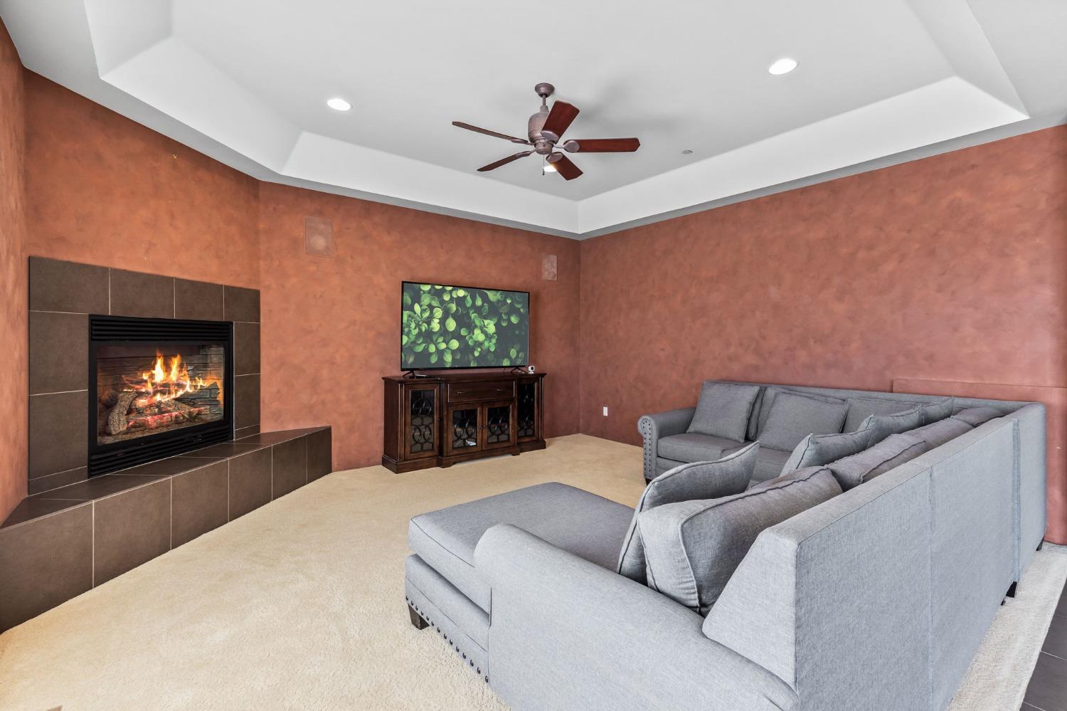 822 Sunnyslope Way