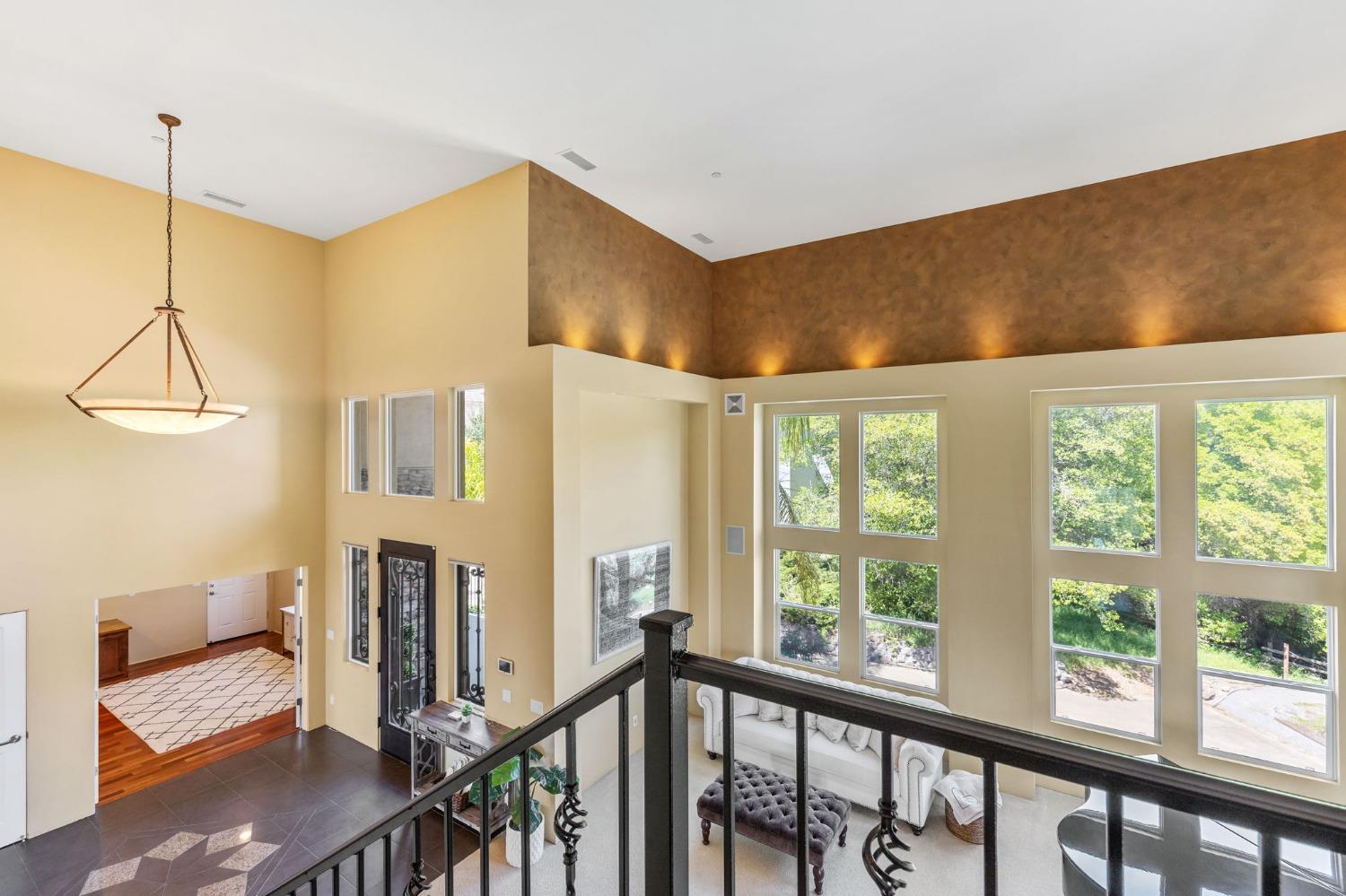 822 Sunnyslope Way