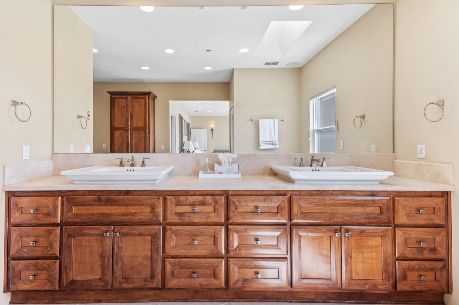822 Sunnyslope Way