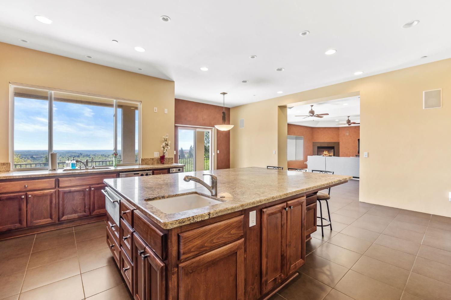 822 Sunnyslope Way