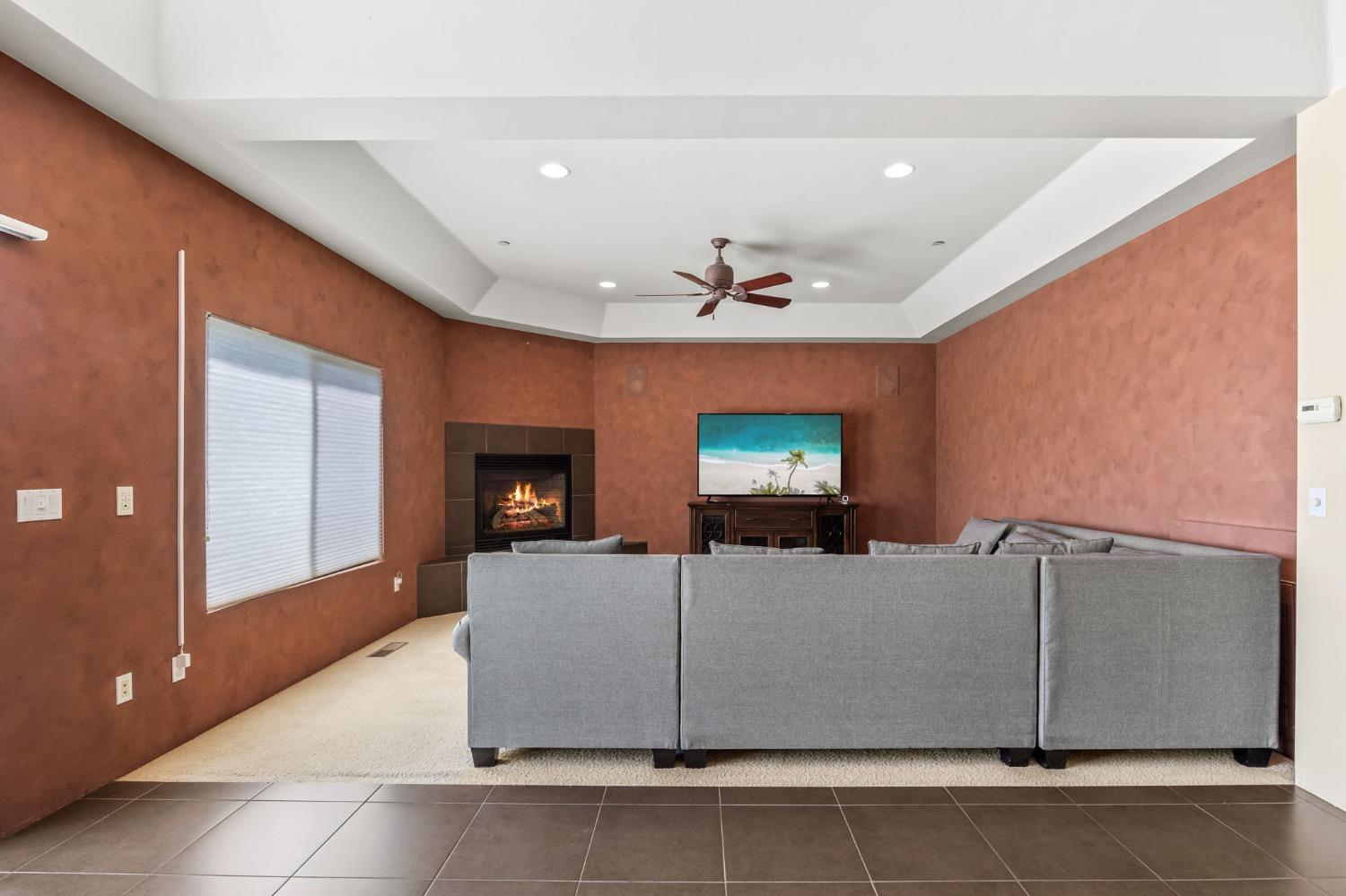 822 Sunnyslope Way