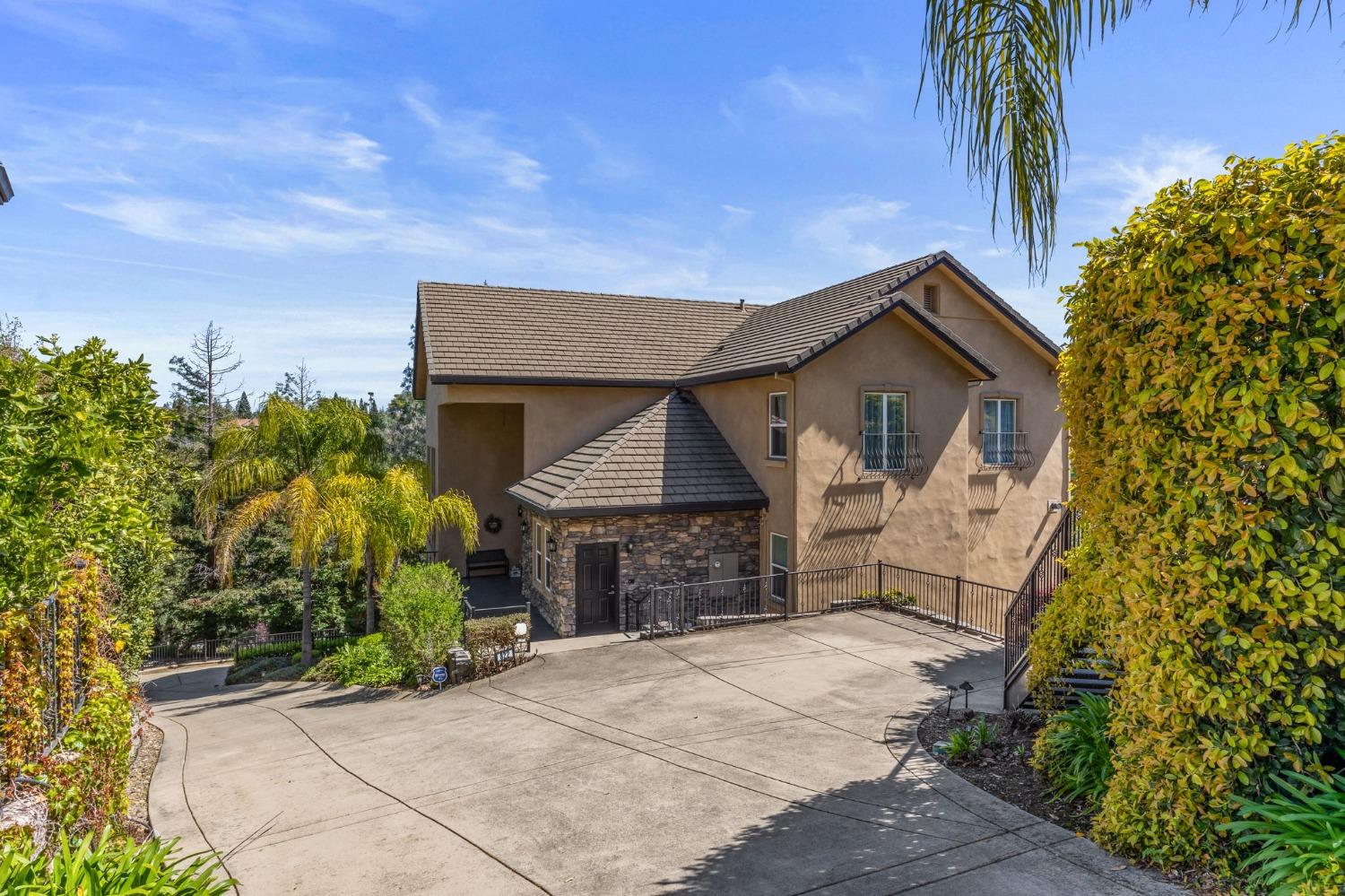 822 Sunnyslope Way