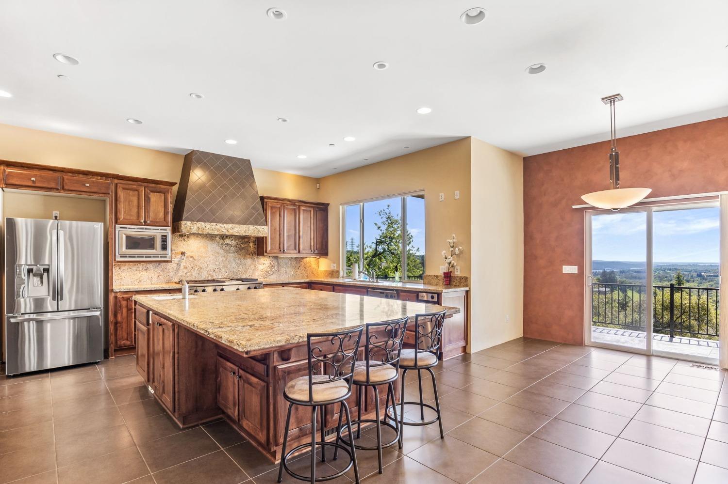 822 Sunnyslope Way