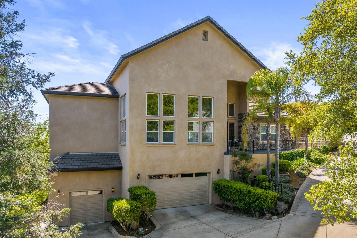 822 Sunnyslope Way