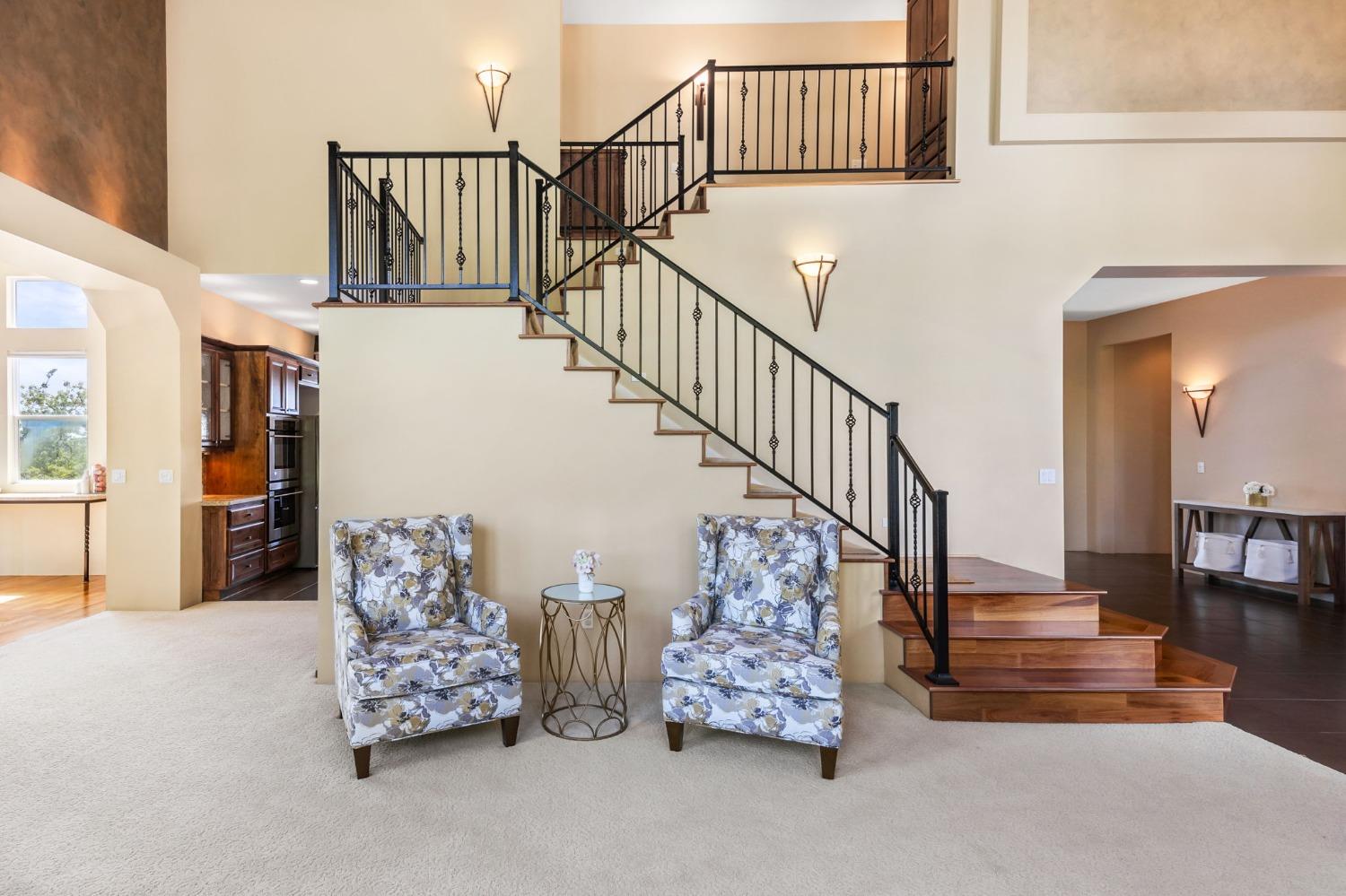 822 Sunnyslope Way