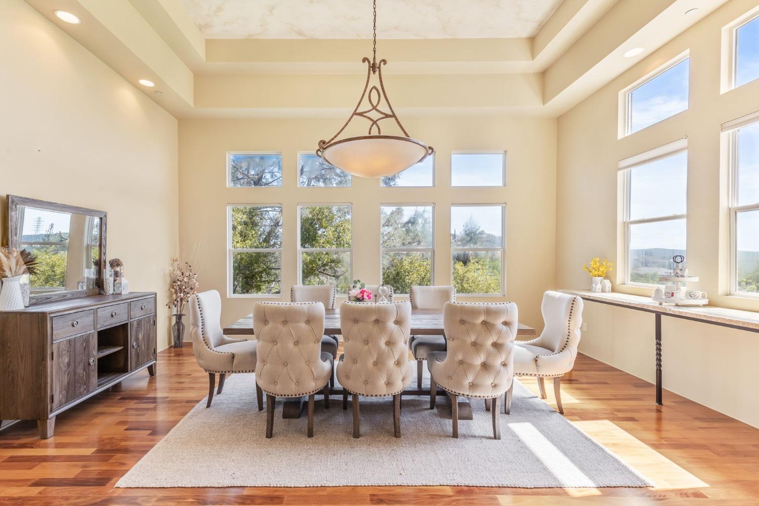822 Sunnyslope Way