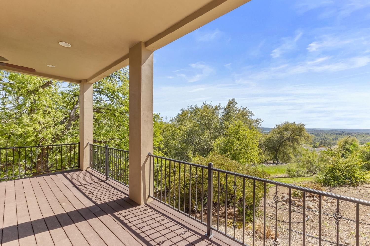 822 Sunnyslope Way