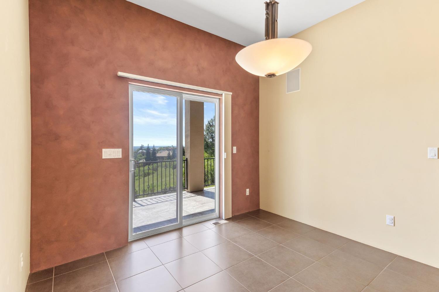 822 Sunnyslope Way