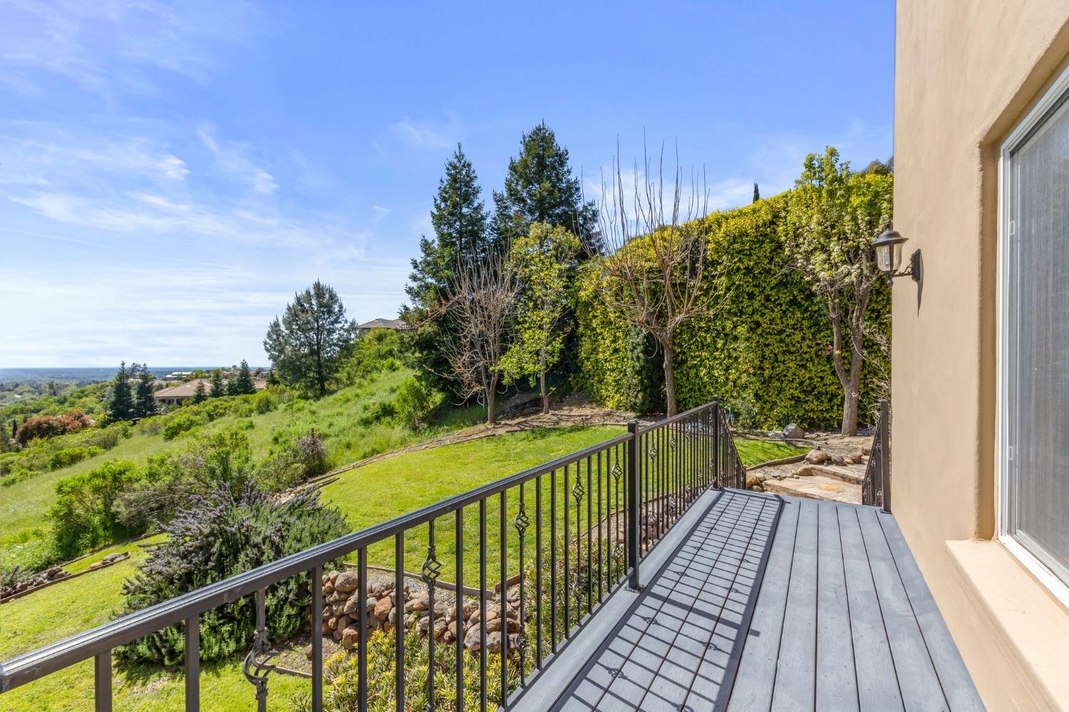 822 Sunnyslope Way