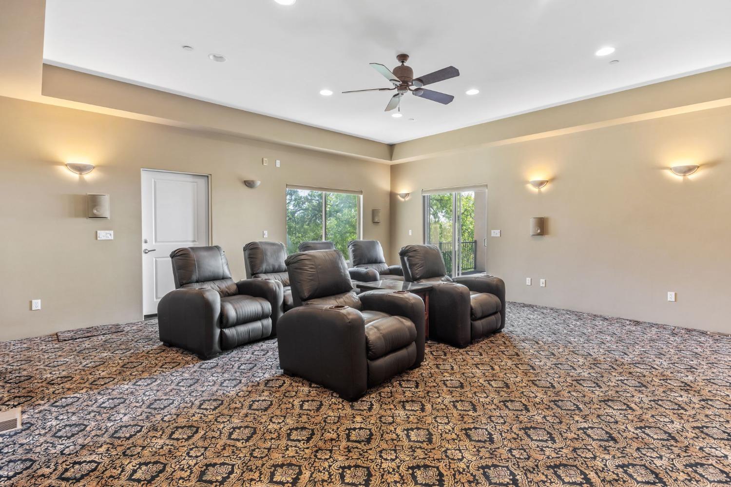 822 Sunnyslope Way