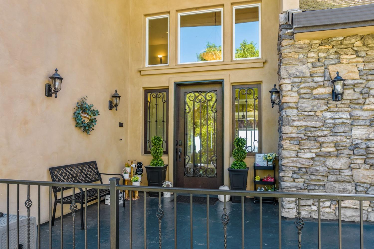 822 Sunnyslope Way