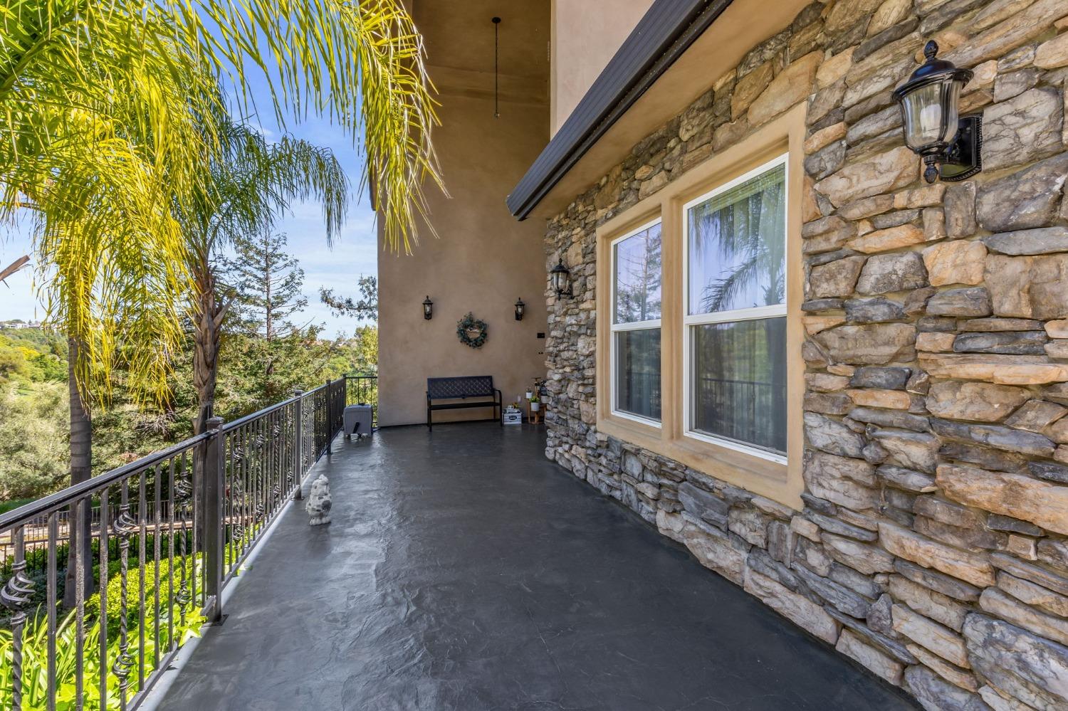 822 Sunnyslope Way