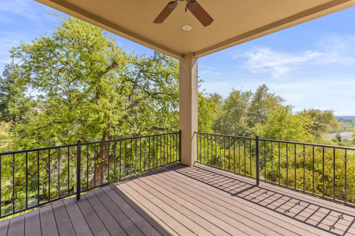 822 Sunnyslope Way