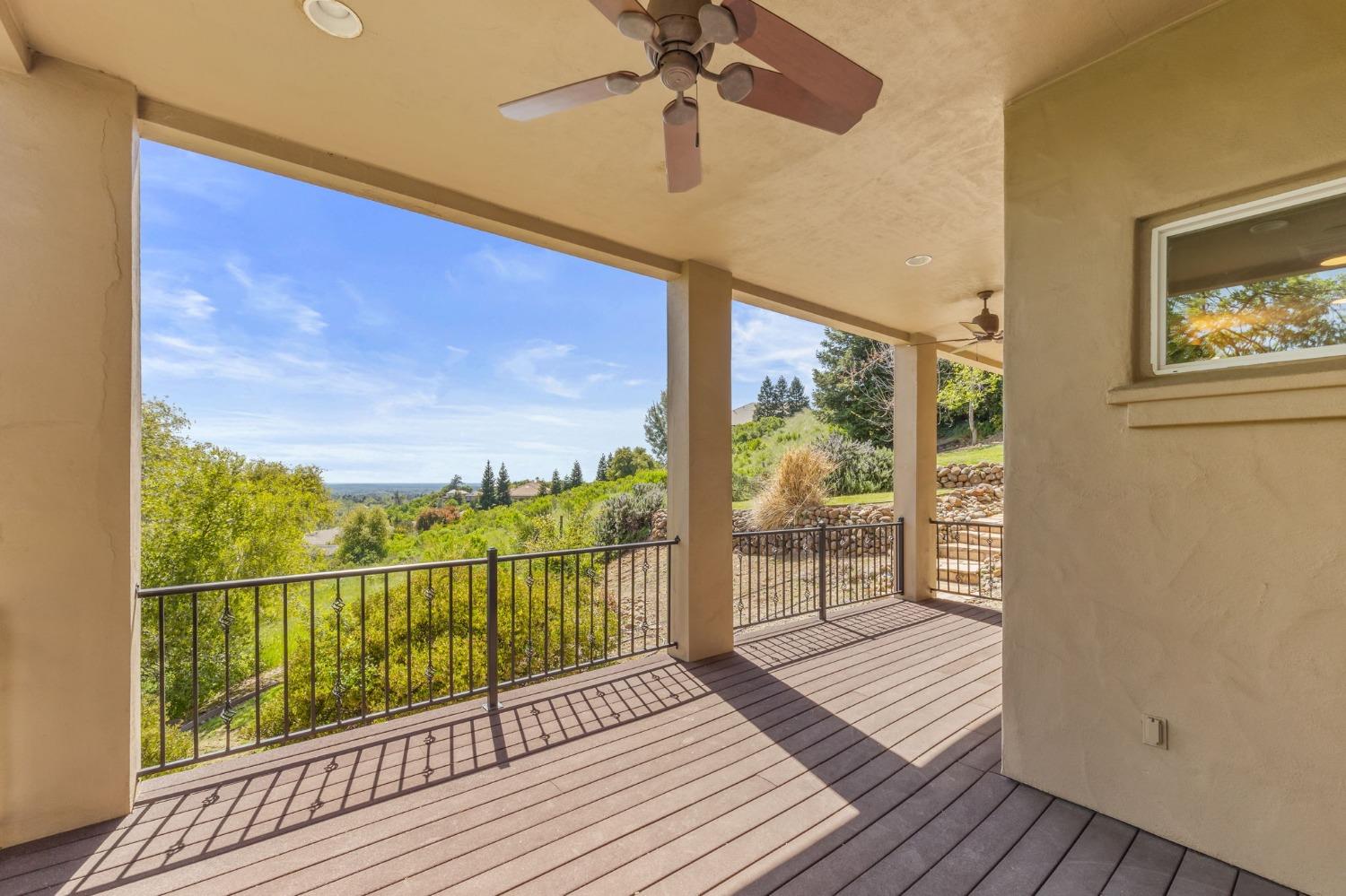 822 Sunnyslope Way