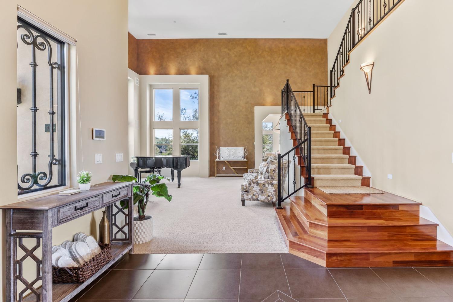 822 Sunnyslope Way
