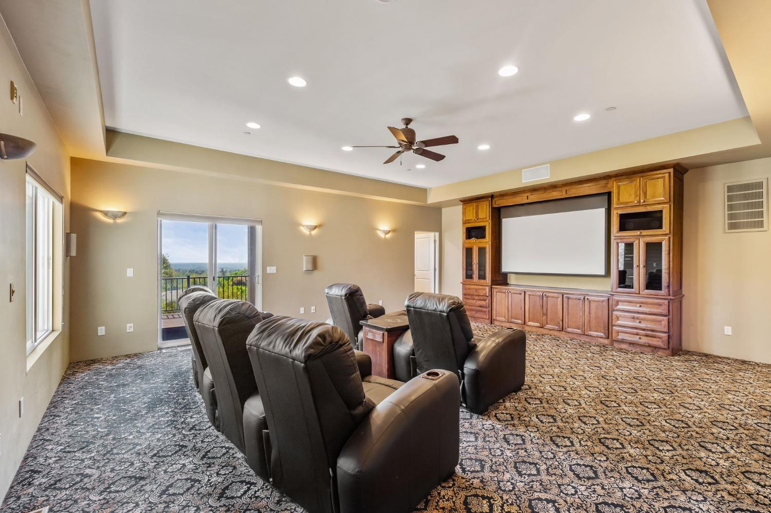822 Sunnyslope Way