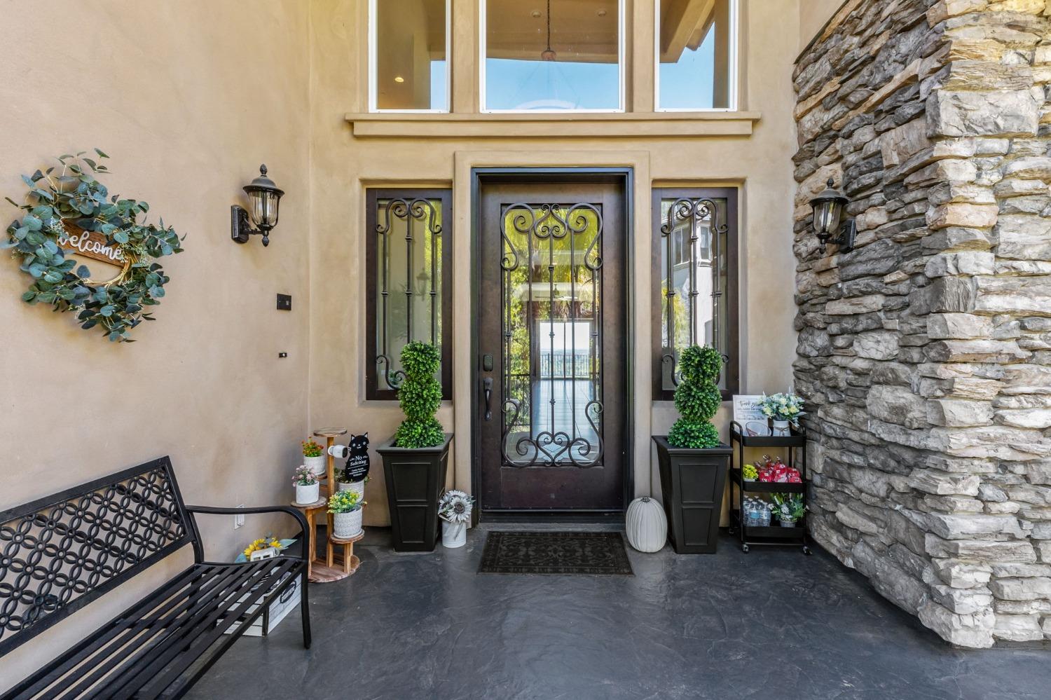 822 Sunnyslope Way