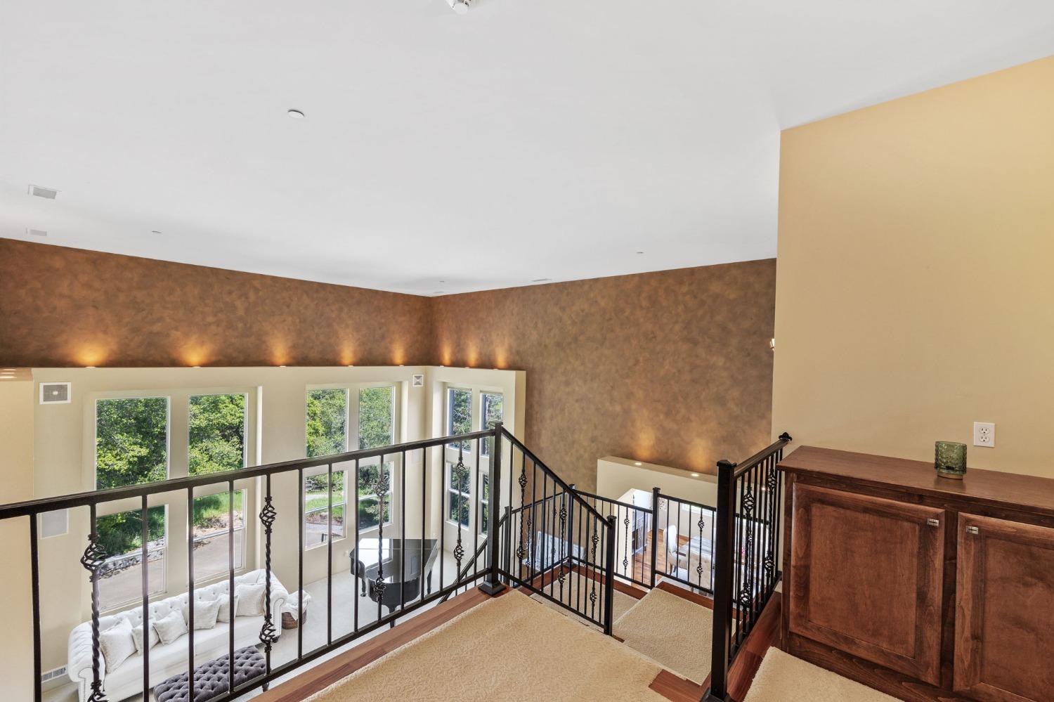 822 Sunnyslope Way