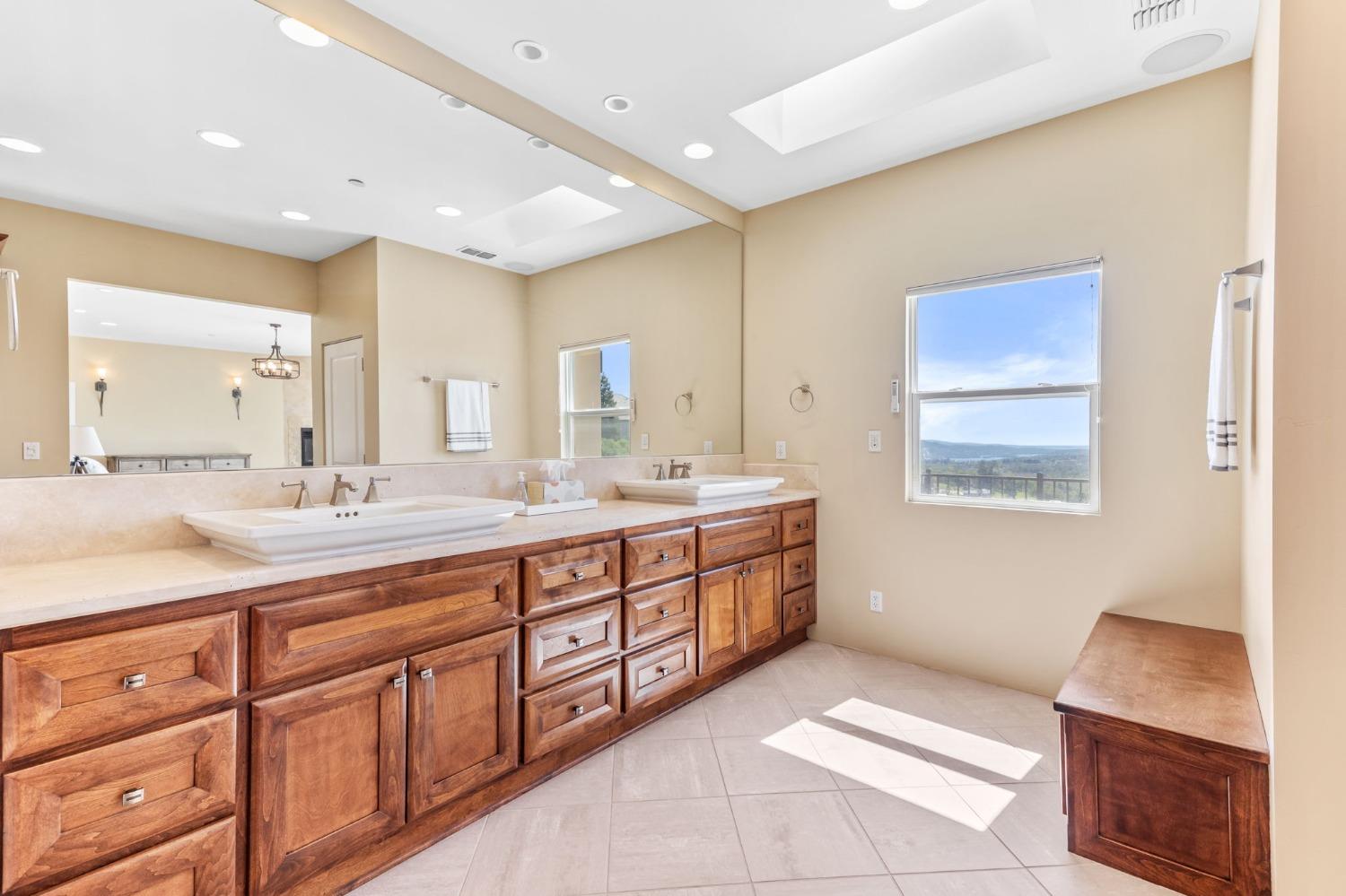 822 Sunnyslope Way