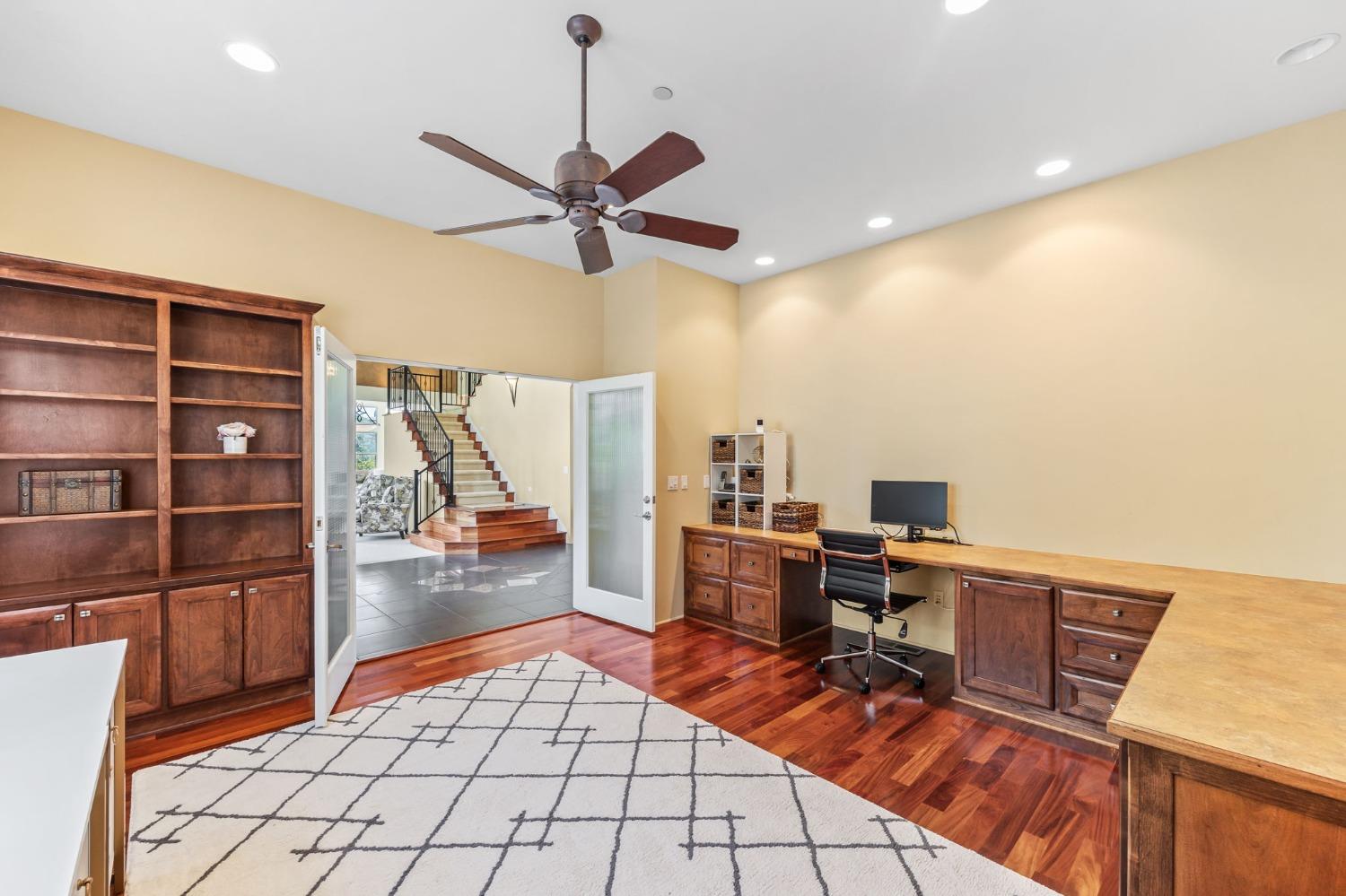 822 Sunnyslope Way