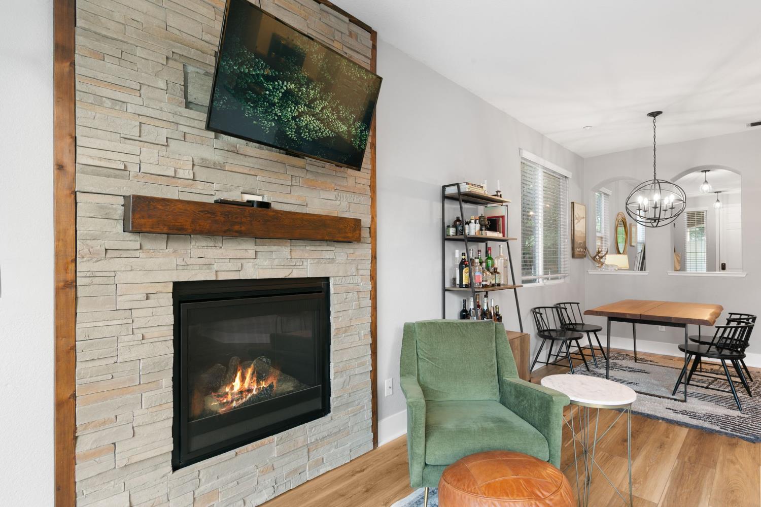 1813 Elston Circle