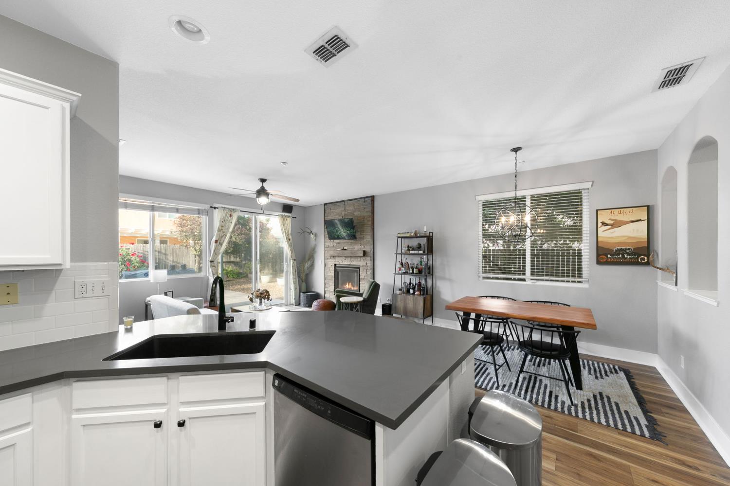 1813 Elston Circle