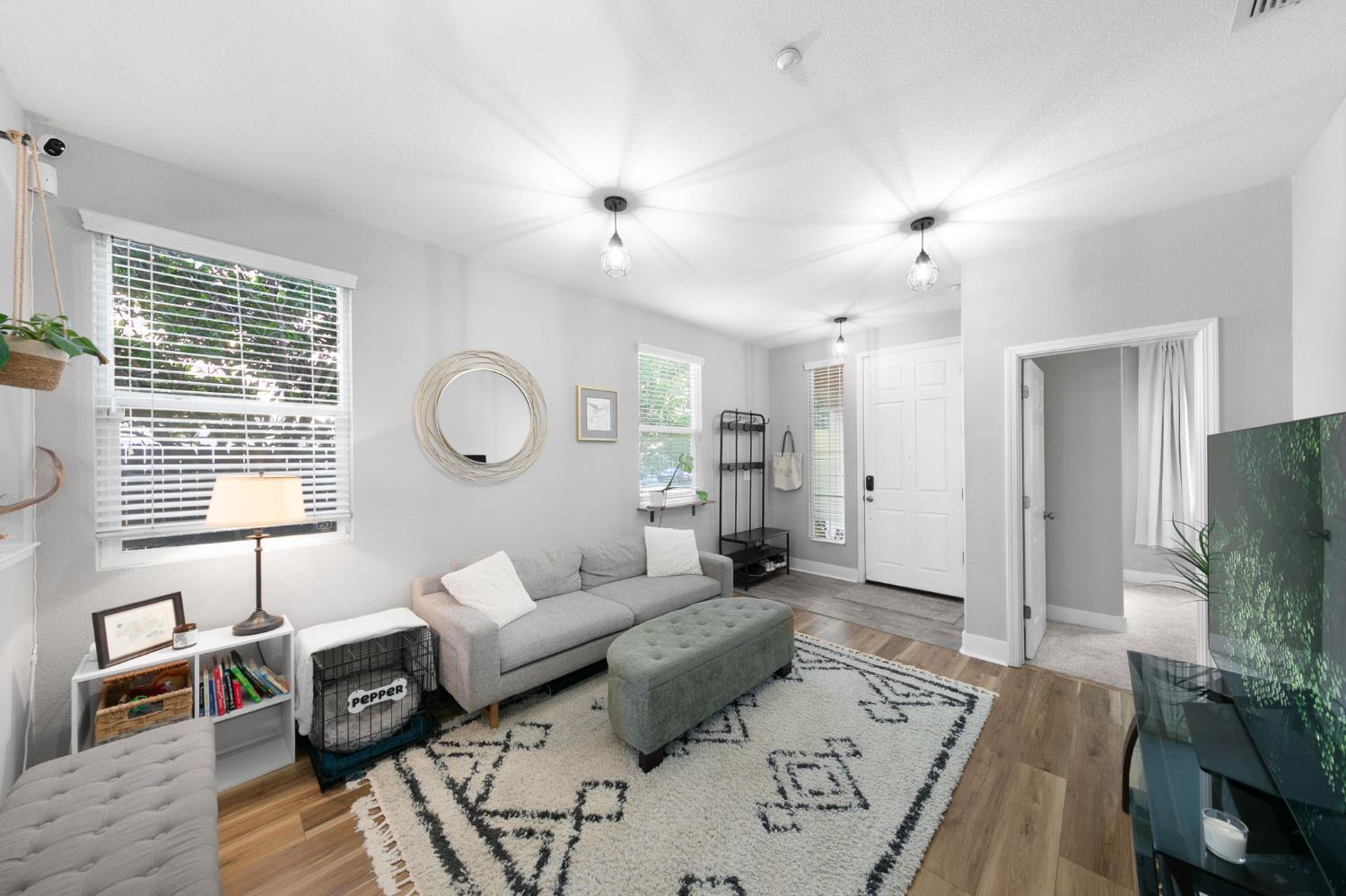1813 Elston Circle