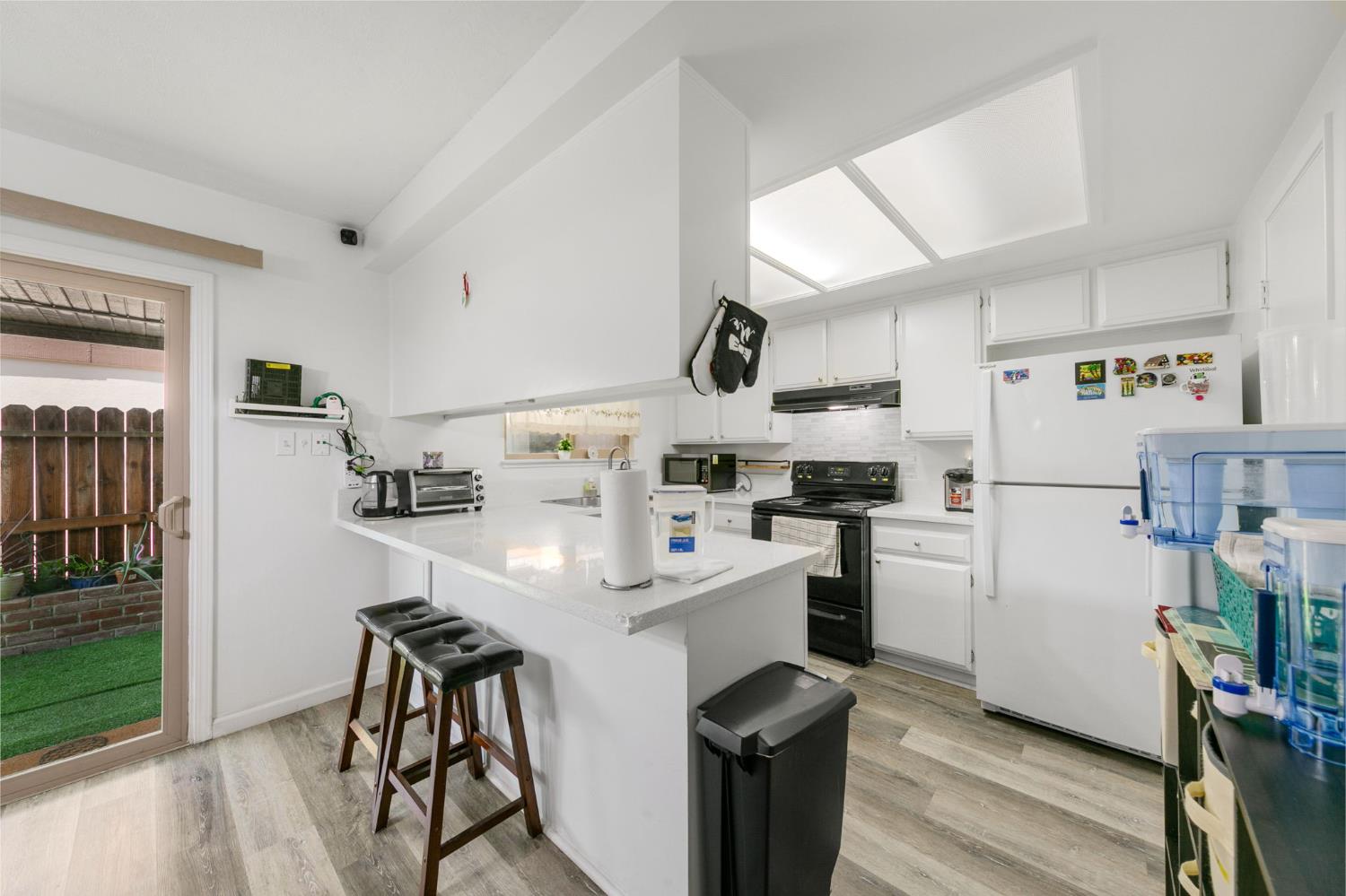 3584 Larchmont Square Lane