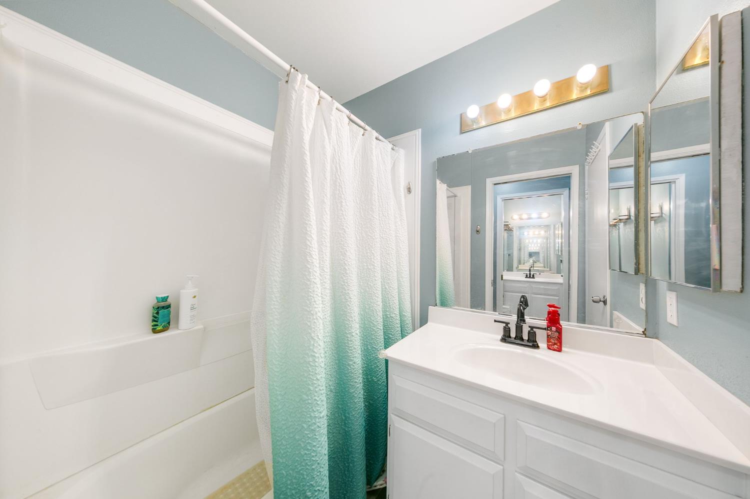 3584 Larchmont Square Lane