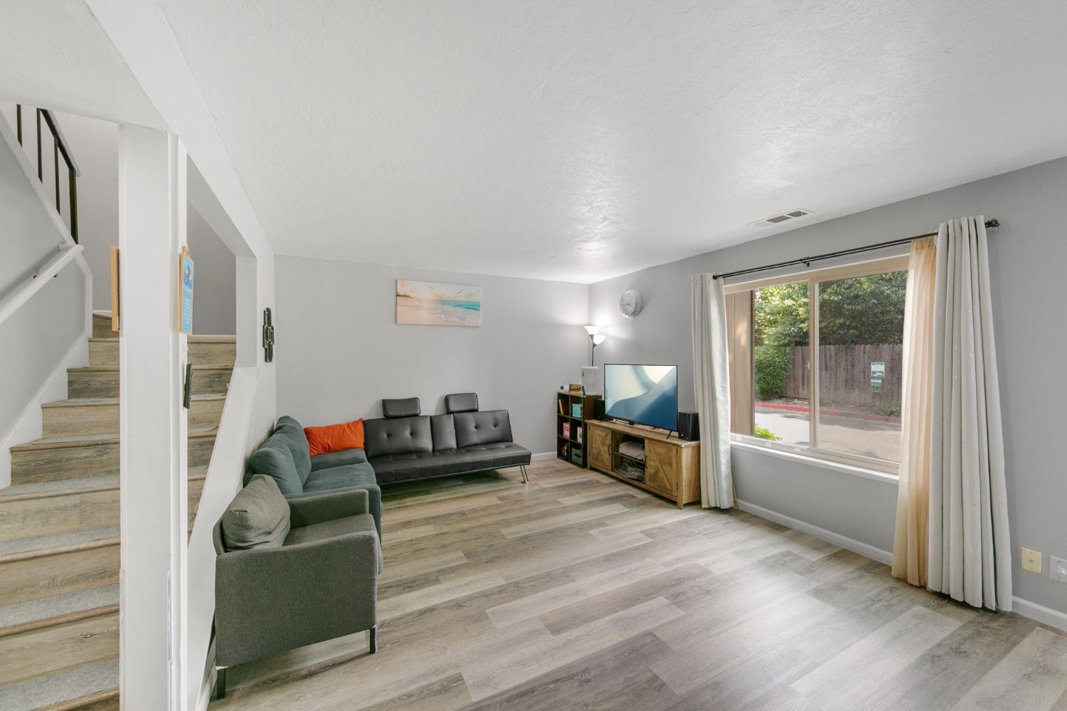 3584 Larchmont Square Lane