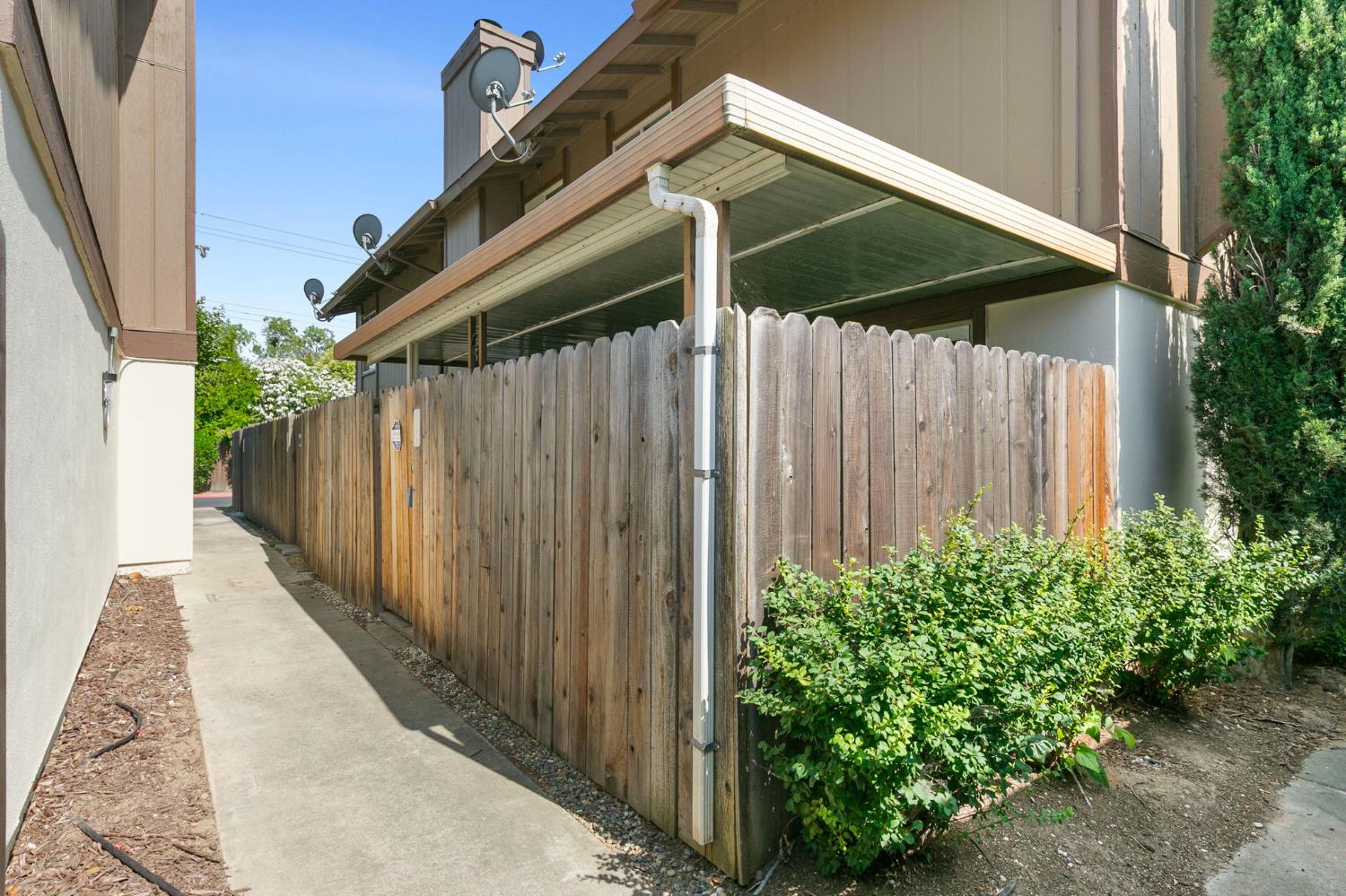 3584 Larchmont Square Lane