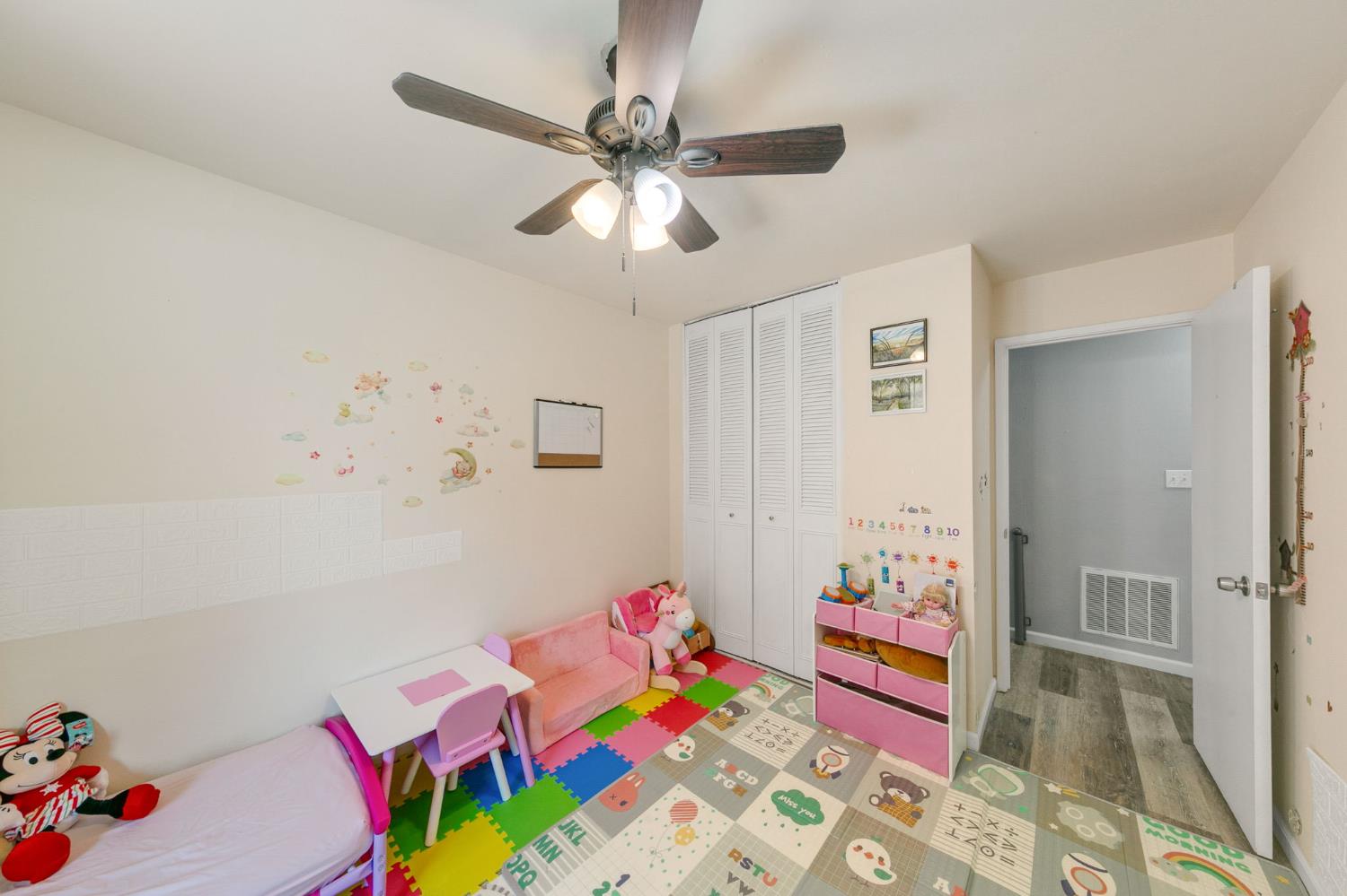 3584 Larchmont Square Lane