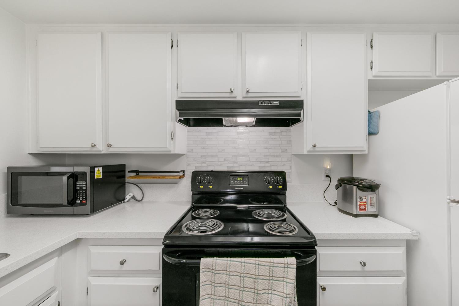 3584 Larchmont Square Lane