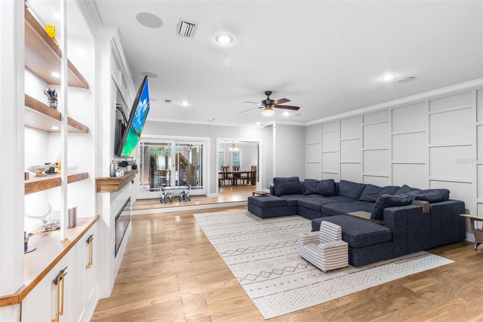 28042 LINDENHURST DR