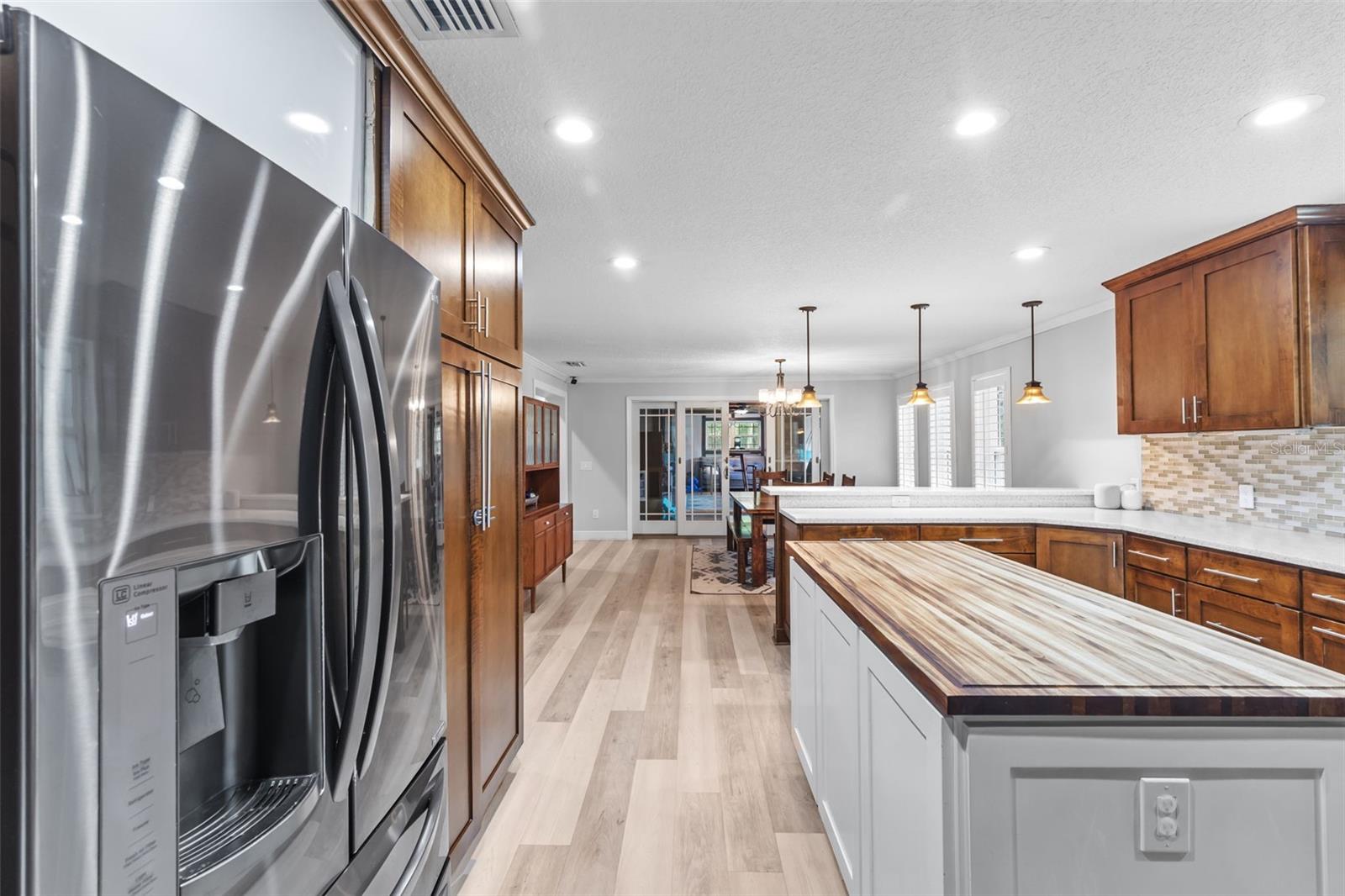 28042 LINDENHURST DR