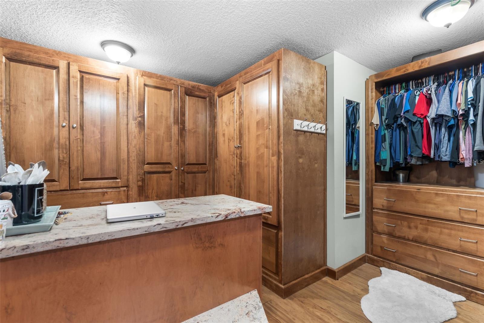 28042 LINDENHURST DR