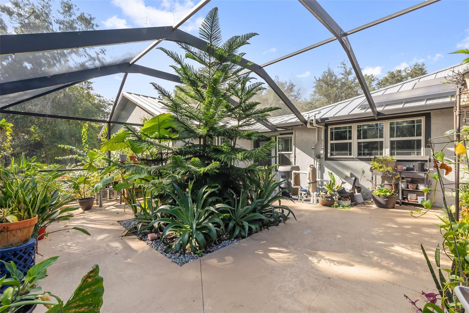 28042 LINDENHURST DR