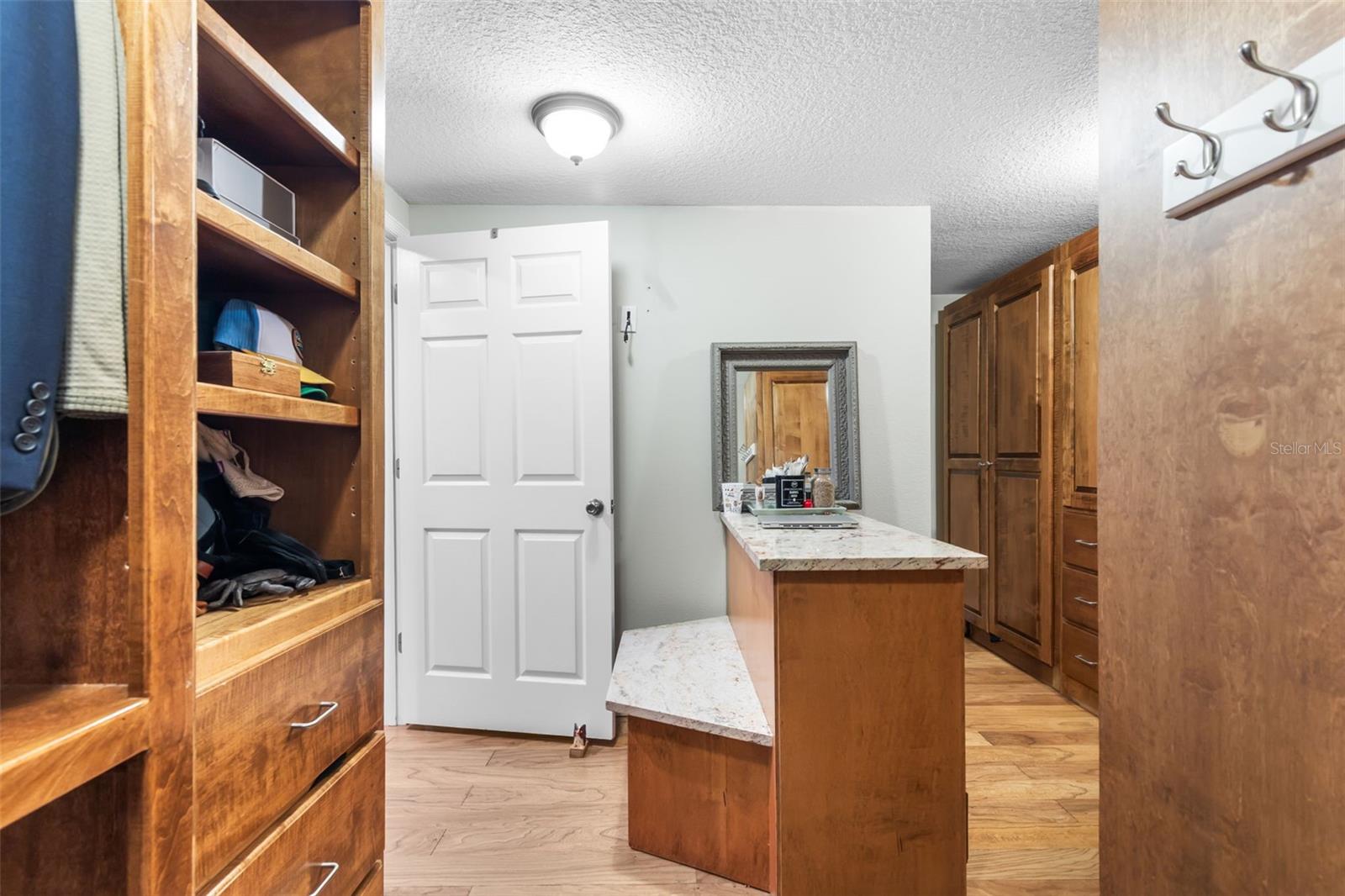 28042 LINDENHURST DR