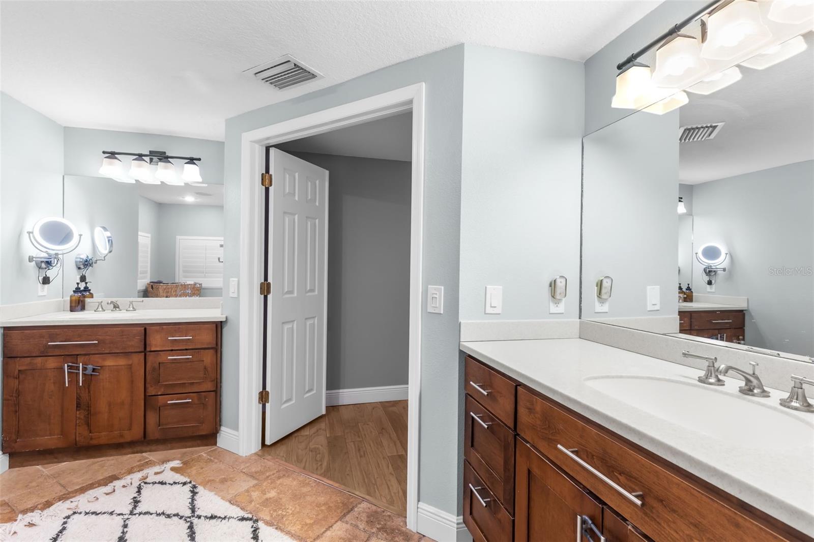 28042 LINDENHURST DR